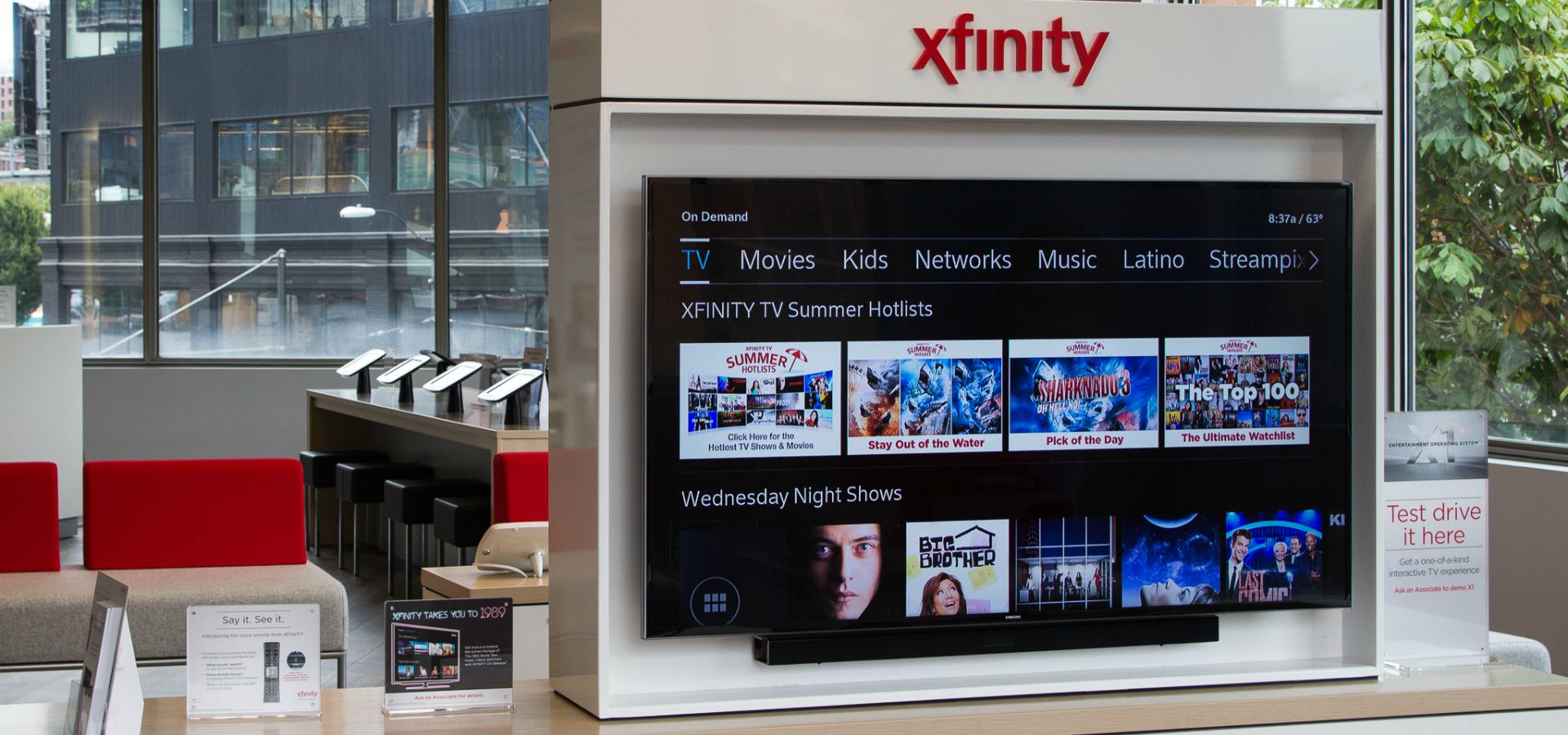 XFINITY Store by Comcast Logo