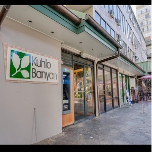 Kuhio Banyan Hotel with Kitchenettes